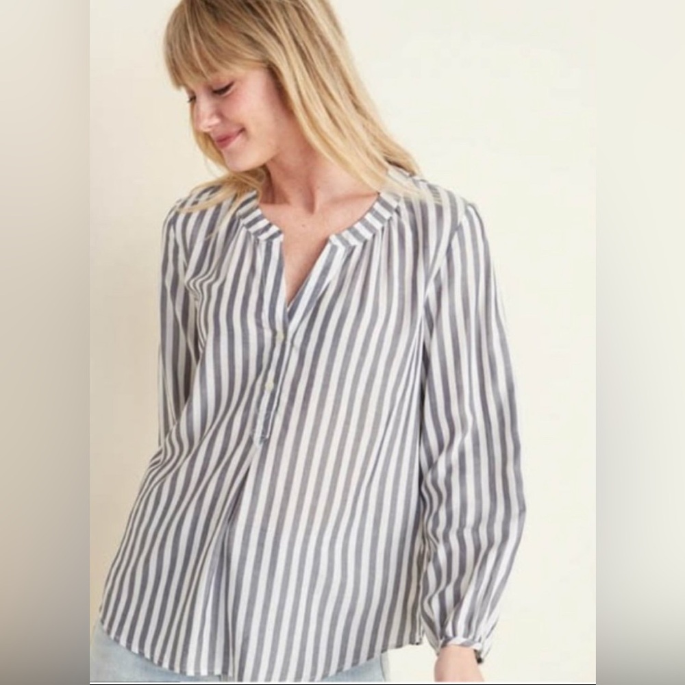 Old Navy Top XS Gray and White Striped Long Sleeve Popover Blouse Women's size M